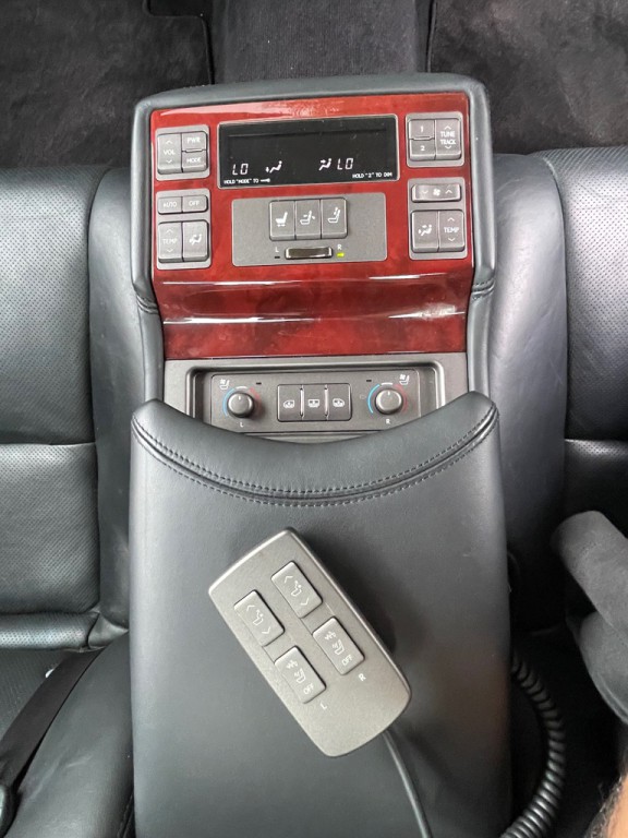 2010 Lexus LS 460 Image 21