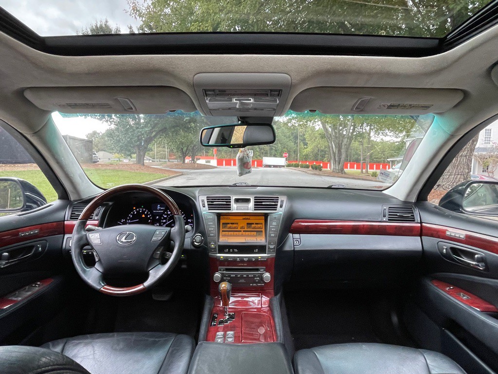 2010 Lexus LS 460 Image 22