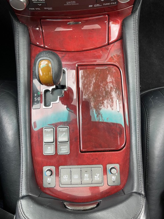 2010 Lexus LS 460 Image 24