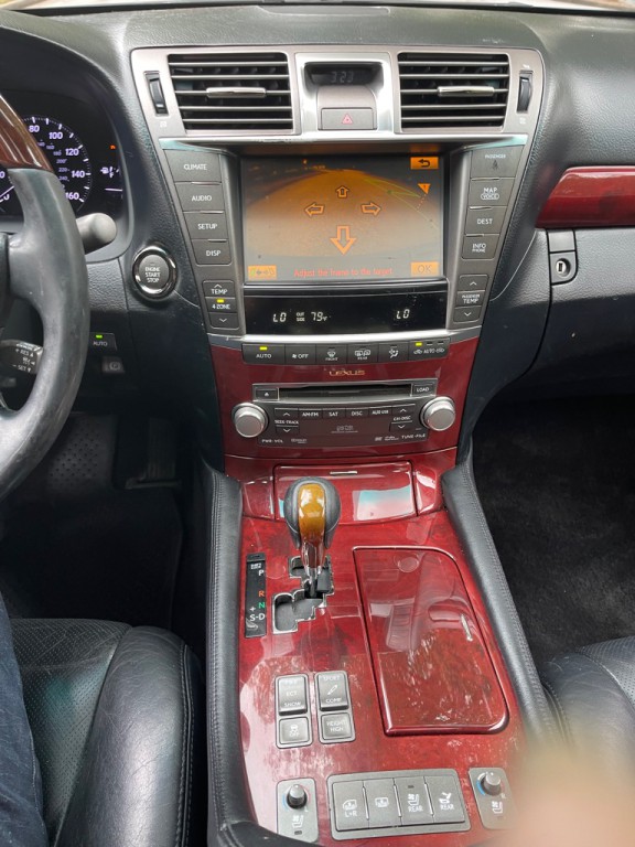 2010 Lexus LS 460 Image 26