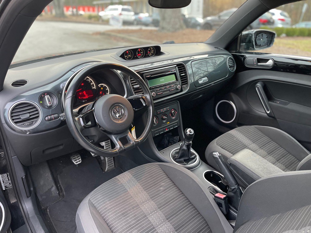 2013 Volkswagen Beetle Image 10