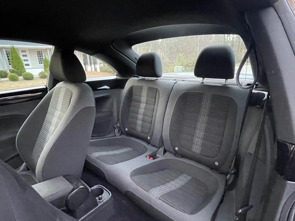 2013 Volkswagen Beetle Image 12