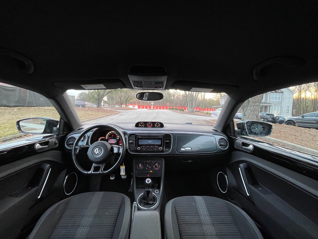 2013 Volkswagen Beetle Image 17