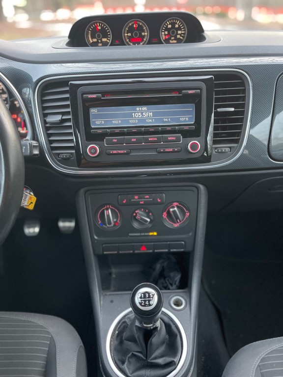 2013 Volkswagen Beetle Image 19