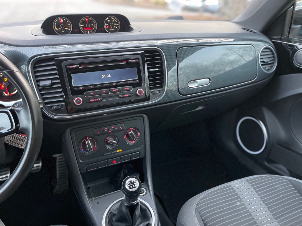 2013 Volkswagen Beetle Image 20