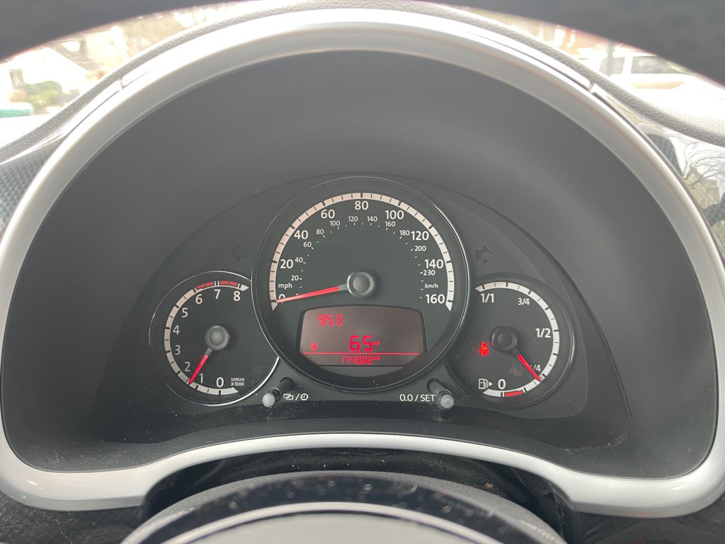 2013 Volkswagen Beetle Image 21