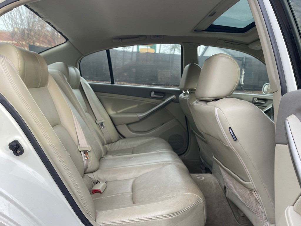 2003 INFINITI G35 Image 12