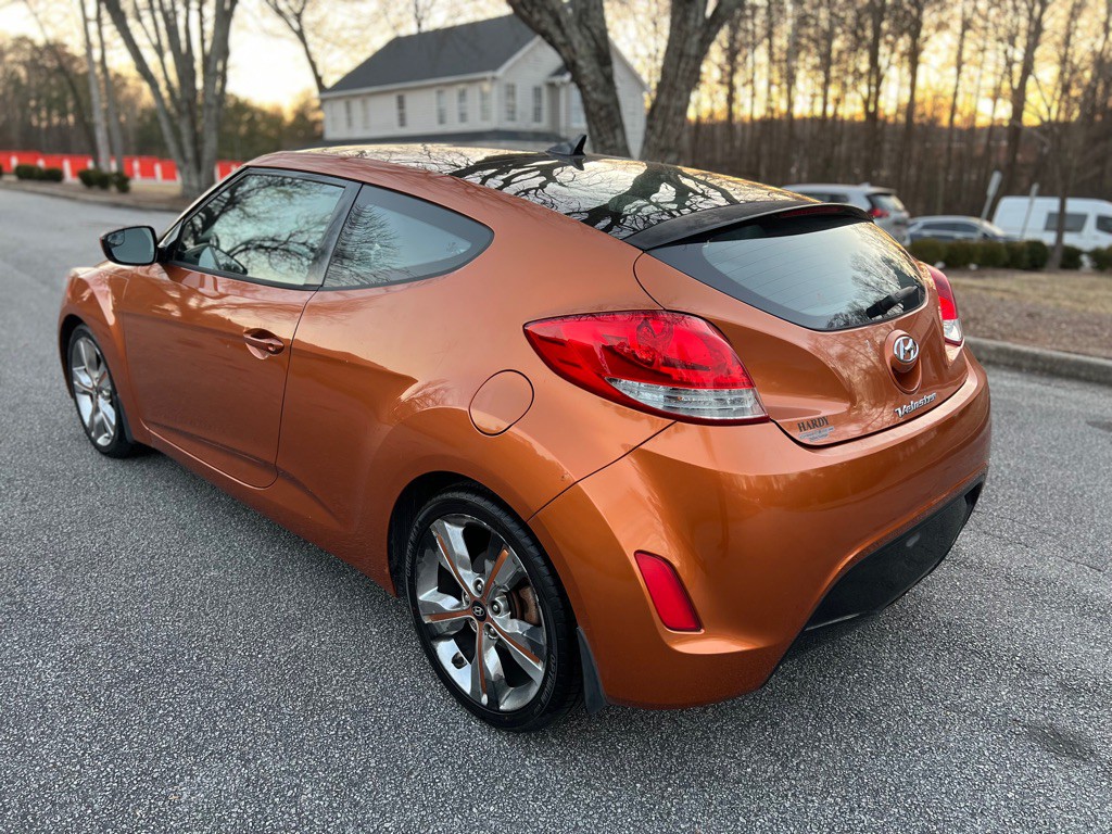 2016 Hyundai Veloster Image 5