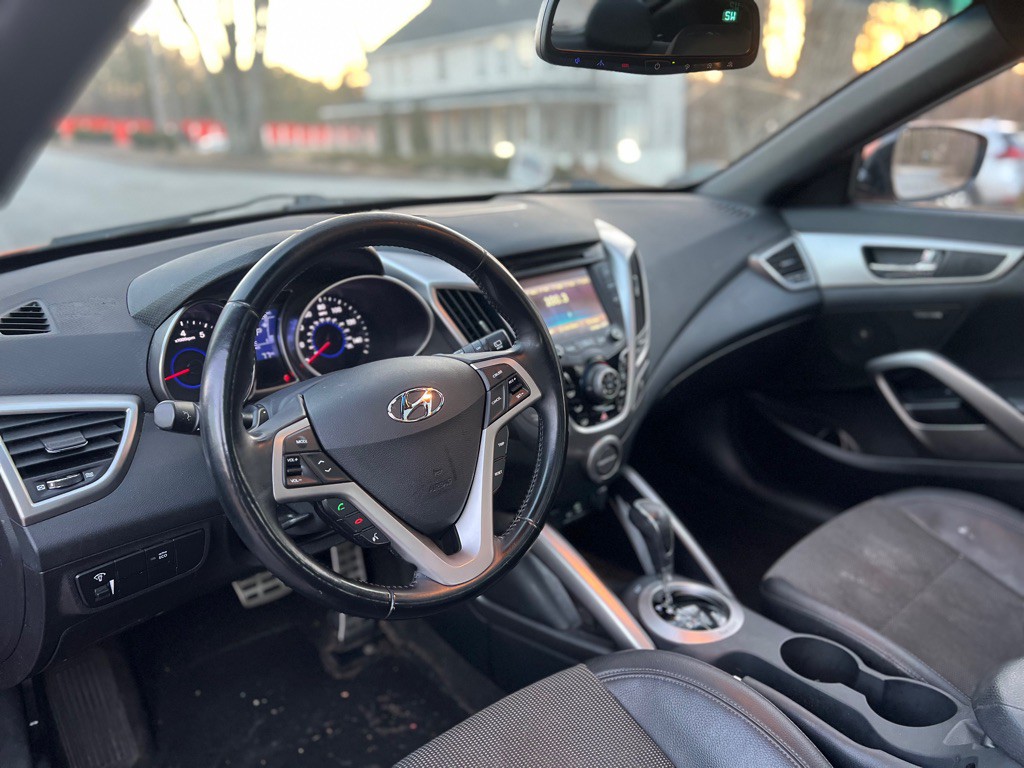 2016 Hyundai Veloster Image 10