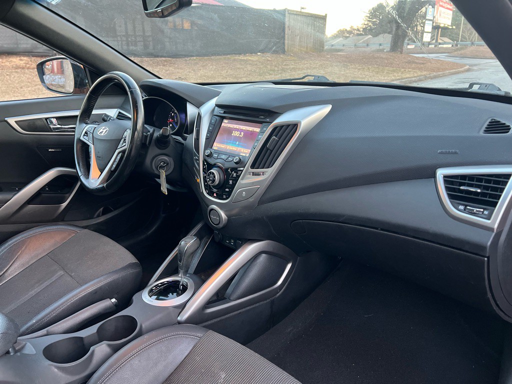 2016 Hyundai Veloster Image 11