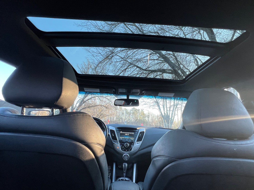 2016 Hyundai Veloster Image 13