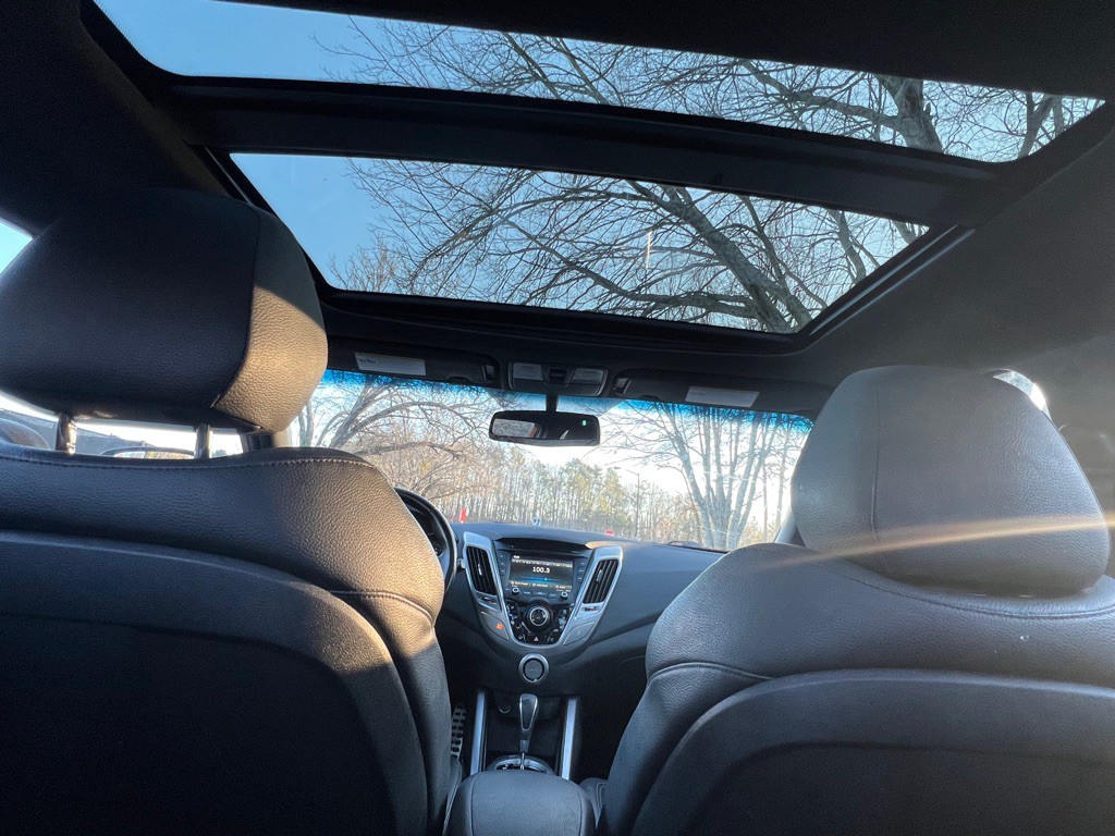 2016 Hyundai Veloster Image 14