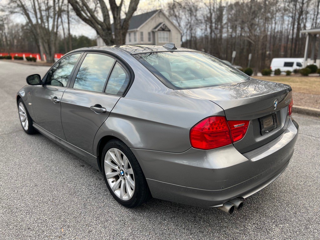 2011 BMW 3 Series Image 4