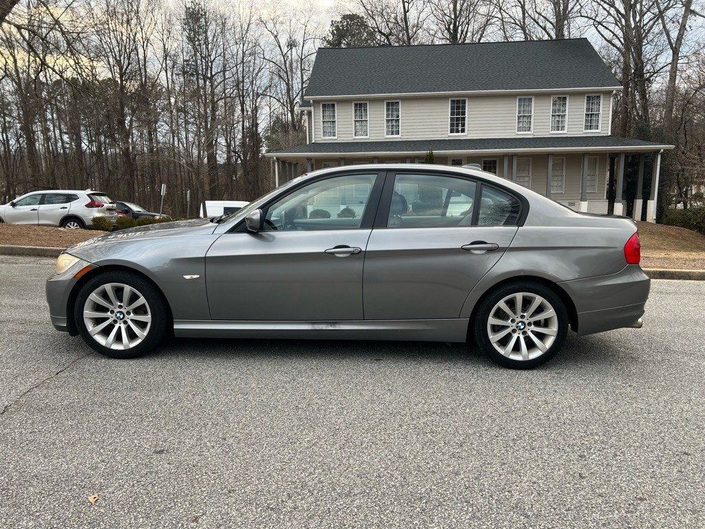 2011 BMW 3 Series Image 5