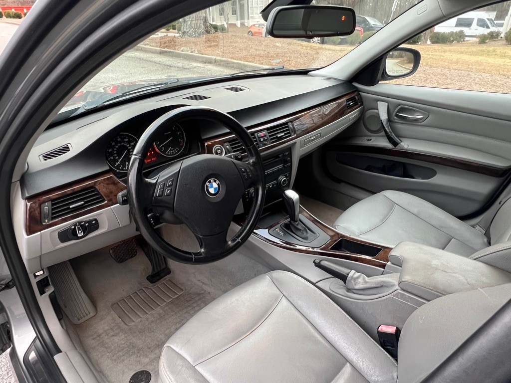 2011 BMW 3 Series Image 10