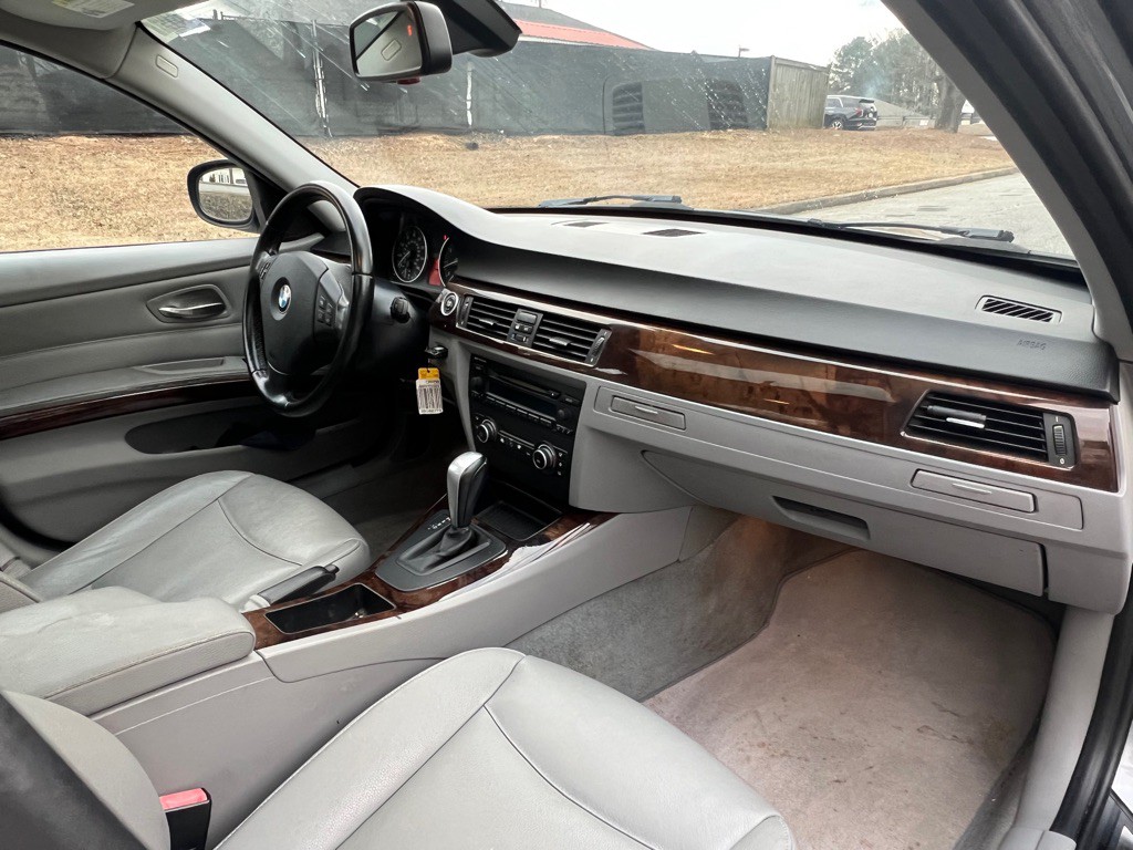 2011 BMW 3 Series Image 13