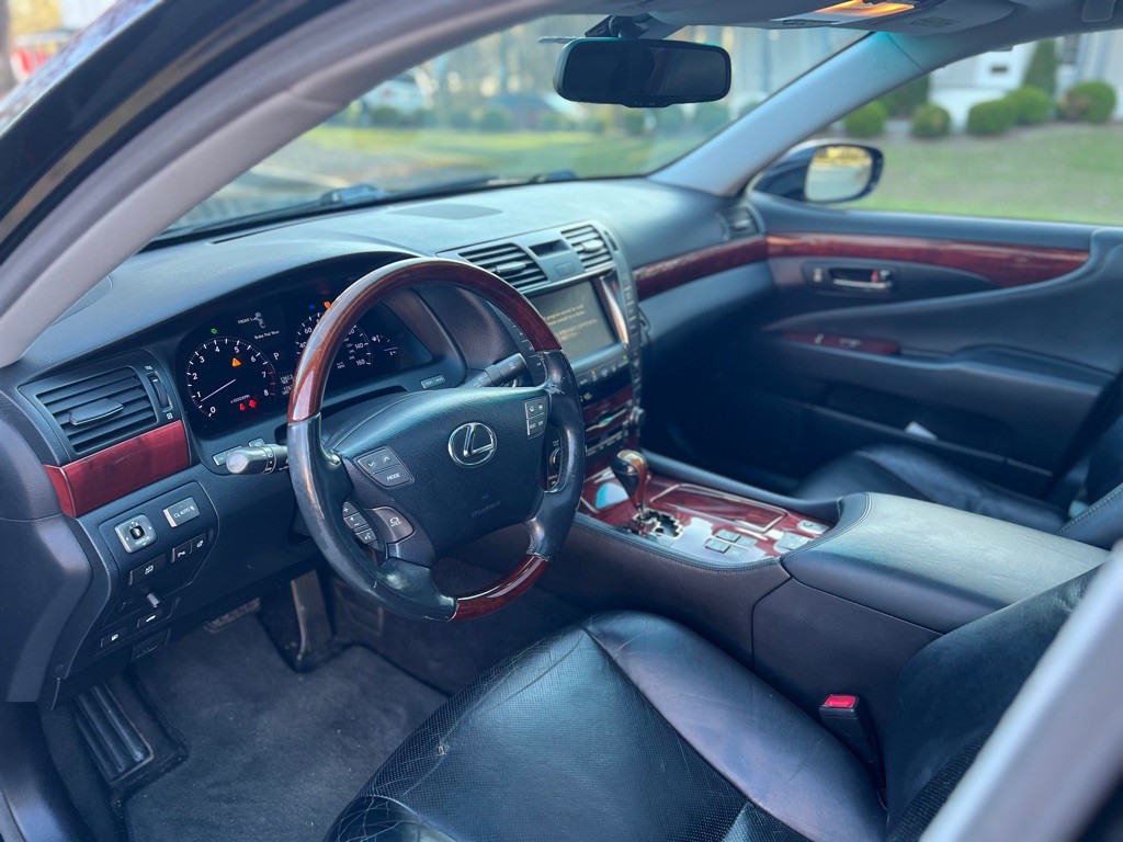 2008 Lexus LS 460 Image 10