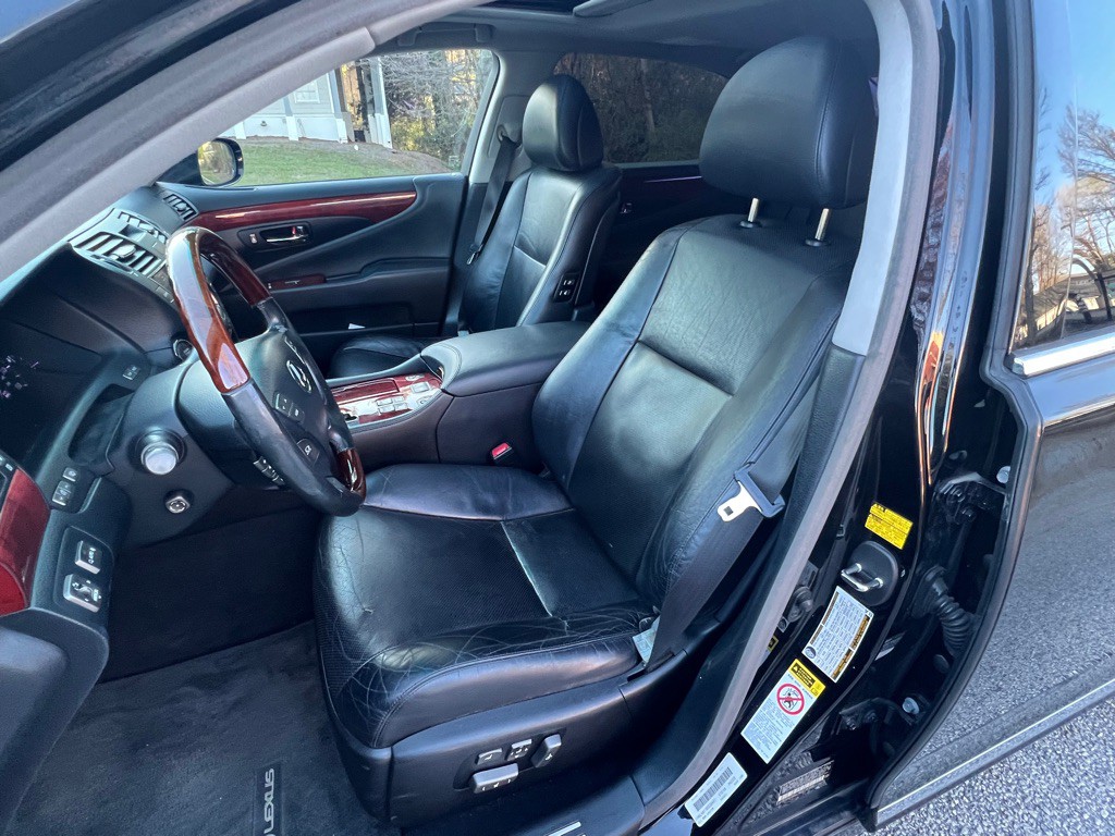 2008 Lexus LS 460 Image 12