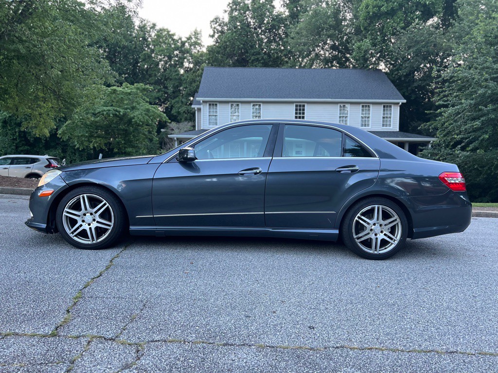 2010 Mercedes-Benz E-Class Image 2