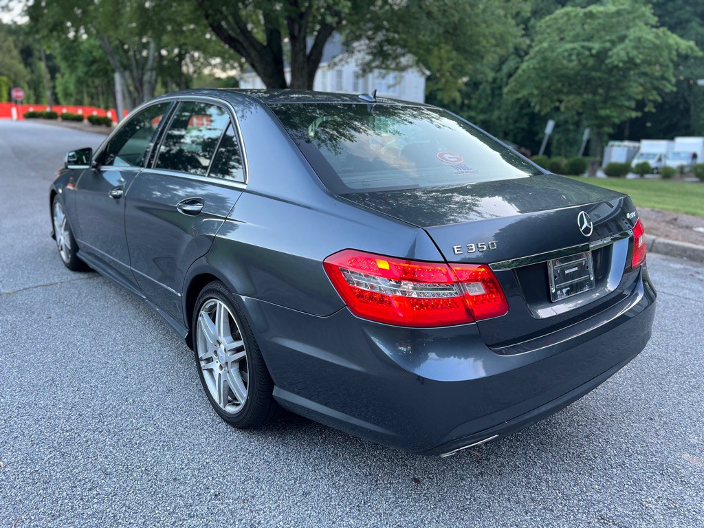 2010 Mercedes-Benz E-Class Image 3