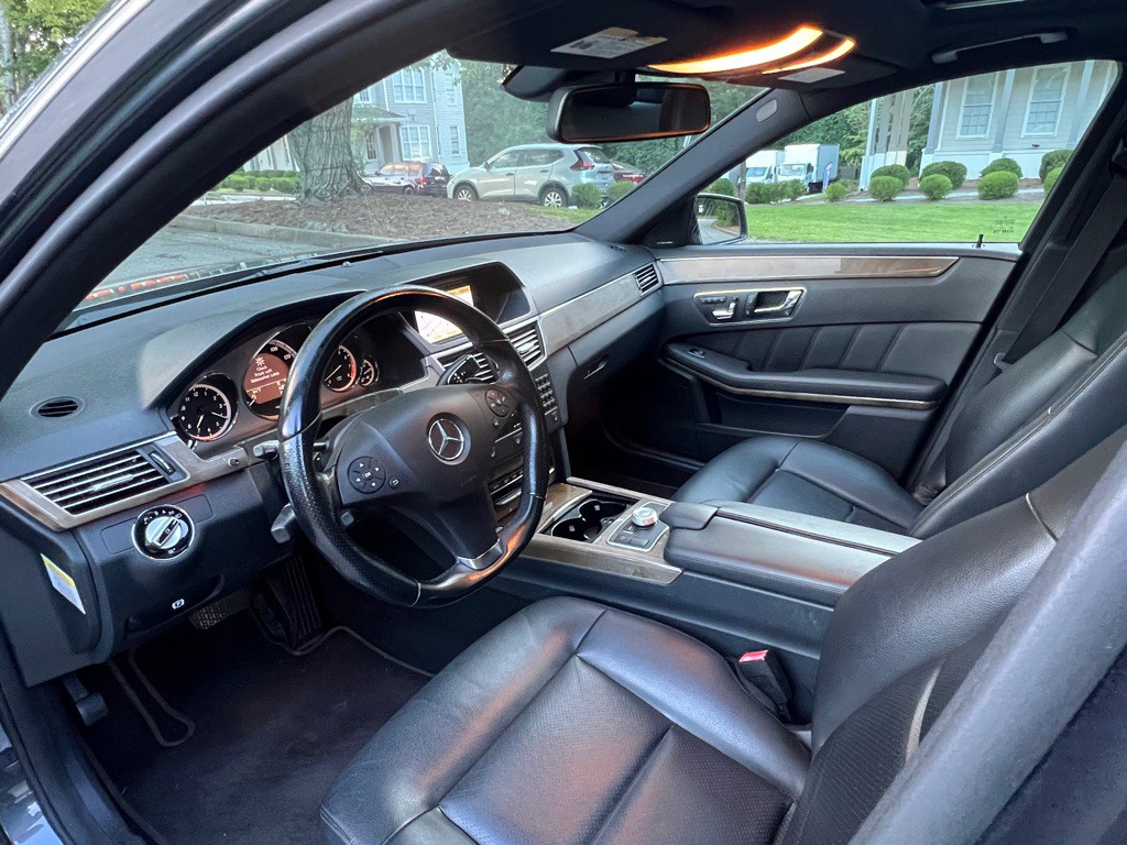 2010 Mercedes-Benz E-Class Image 11