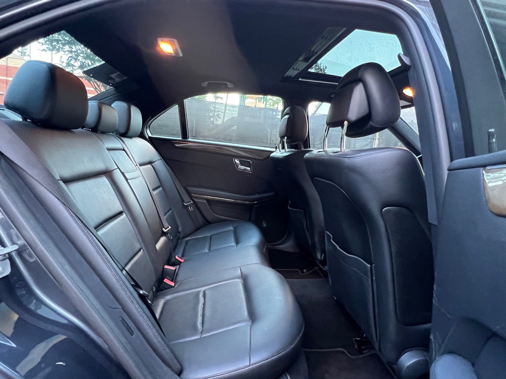 2010 Mercedes-Benz E-Class Image 17