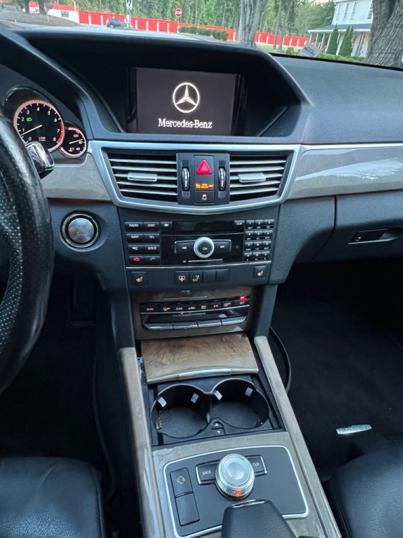 2010 Mercedes-Benz E-Class Image 22