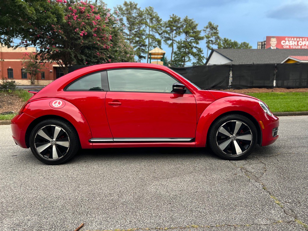 2013 Volkswagen Beetle Image 2