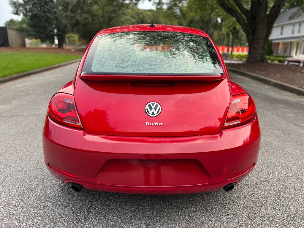 2013 Volkswagen Beetle Image 4