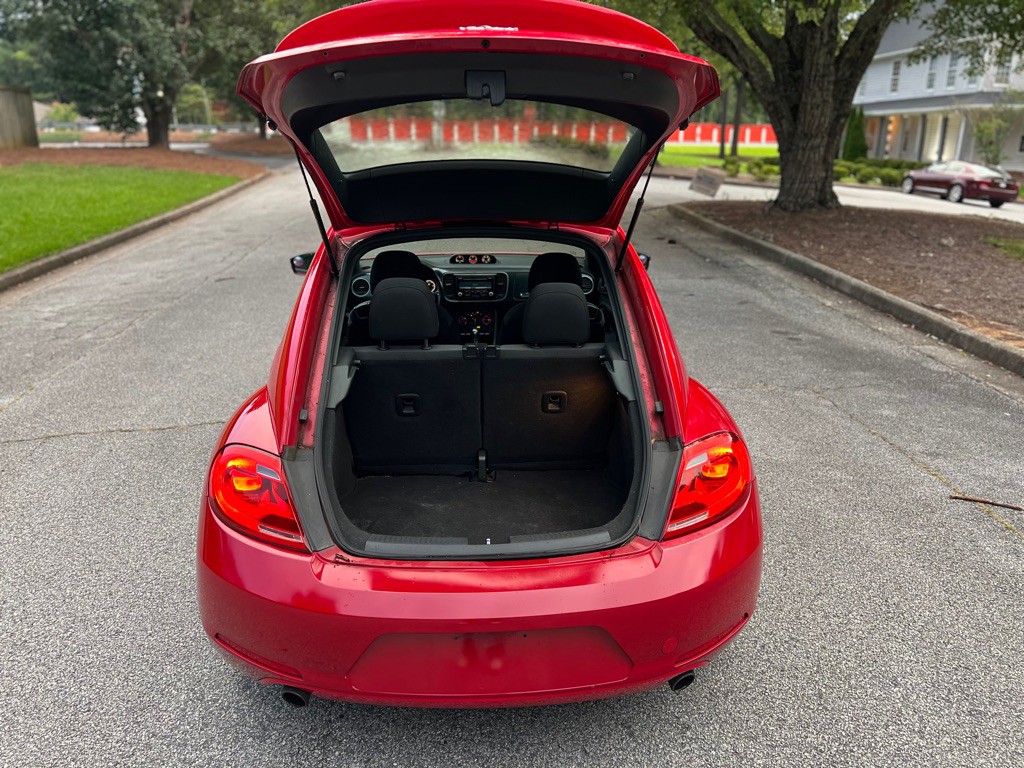 2013 Volkswagen Beetle Image 12