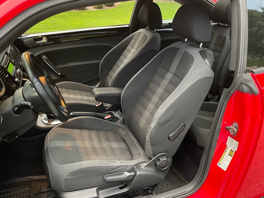2013 Volkswagen Beetle Image 13