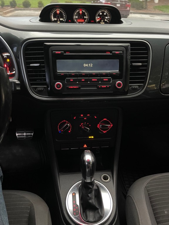 2013 Volkswagen Beetle Image 15