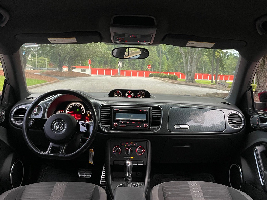 2013 Volkswagen Beetle Image 17