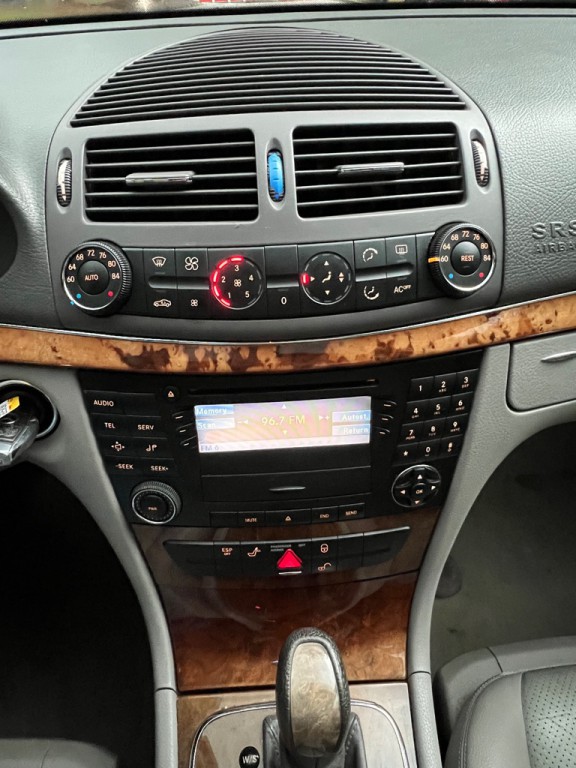 2003 Mercedes-Benz E-Class Image 16