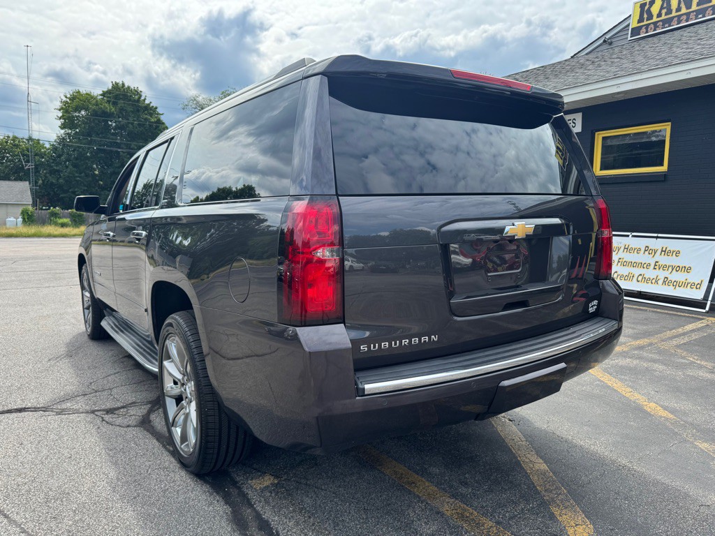 2016 Chevrolet Suburban Image 8