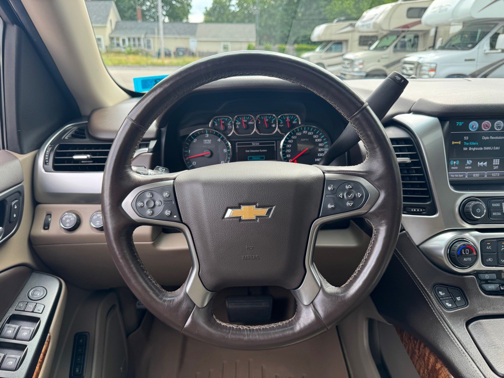 2016 Chevrolet Suburban Image 16