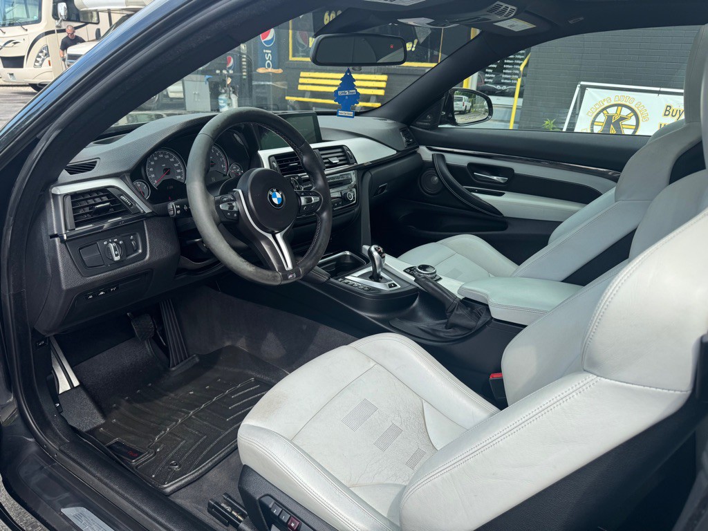 2015 BMW M4 Image 10
