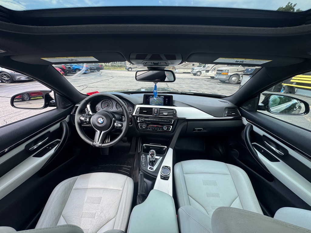 2015 BMW M4 Image 12