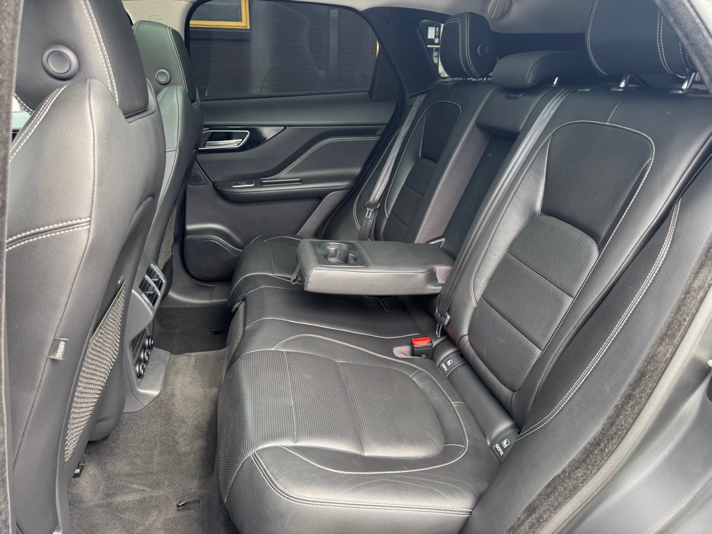 2018 Jaguar F-PACE Image 22