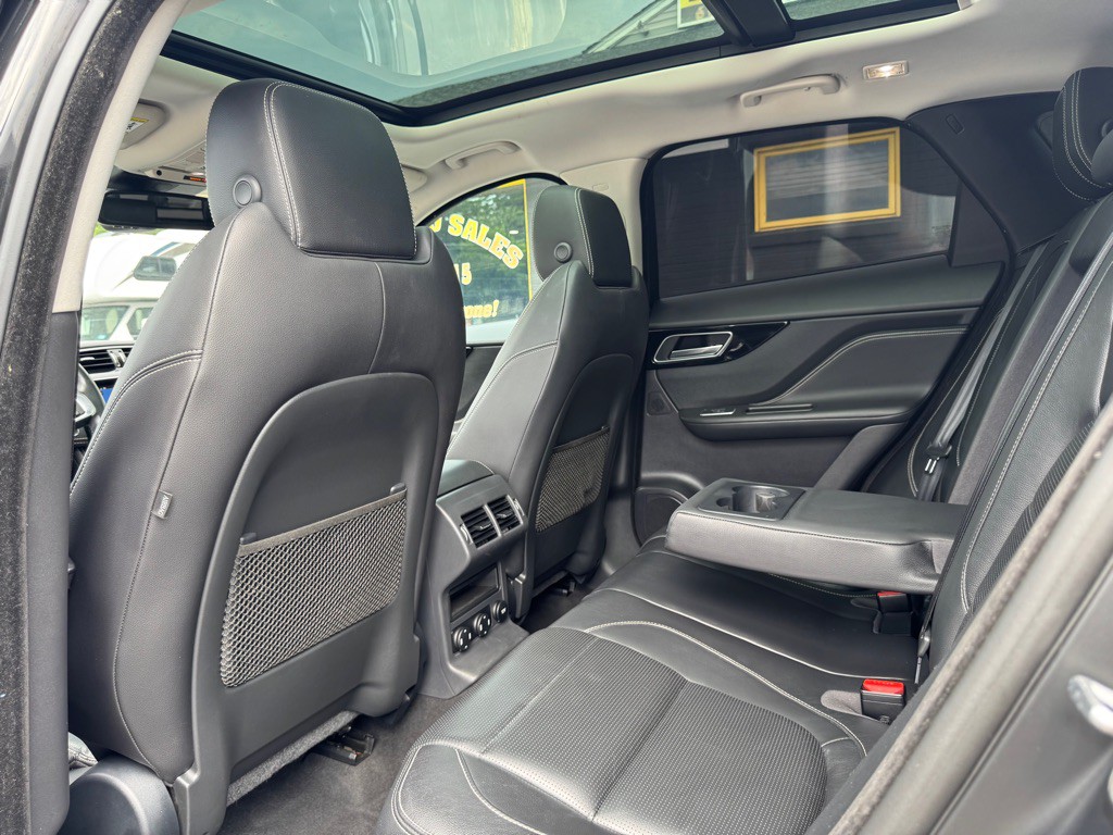 2018 Jaguar F-PACE Image 23