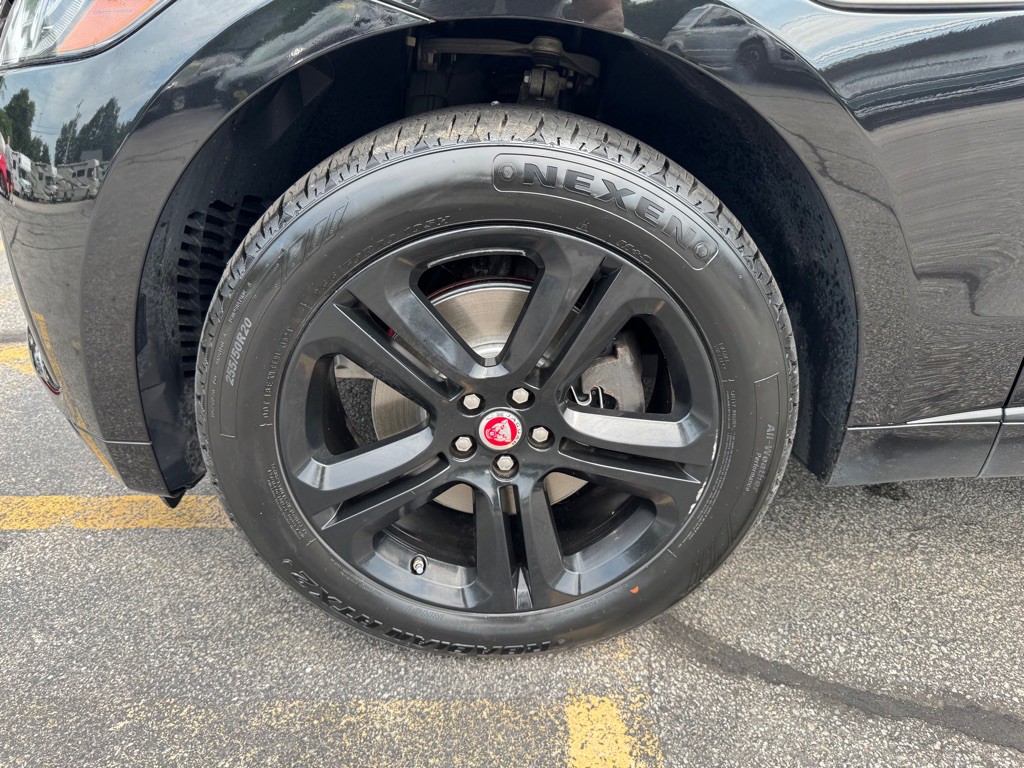 2018 Jaguar F-PACE Image 25