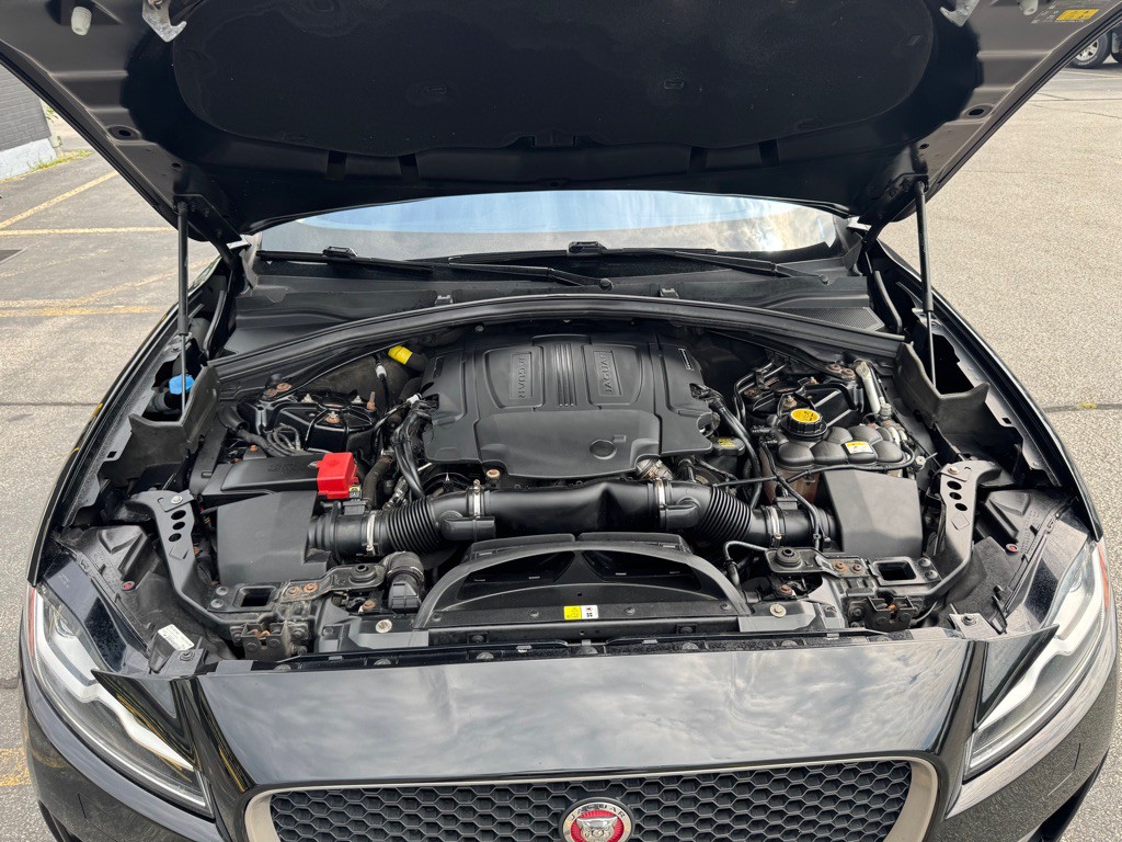 2018 Jaguar F-PACE Image 26