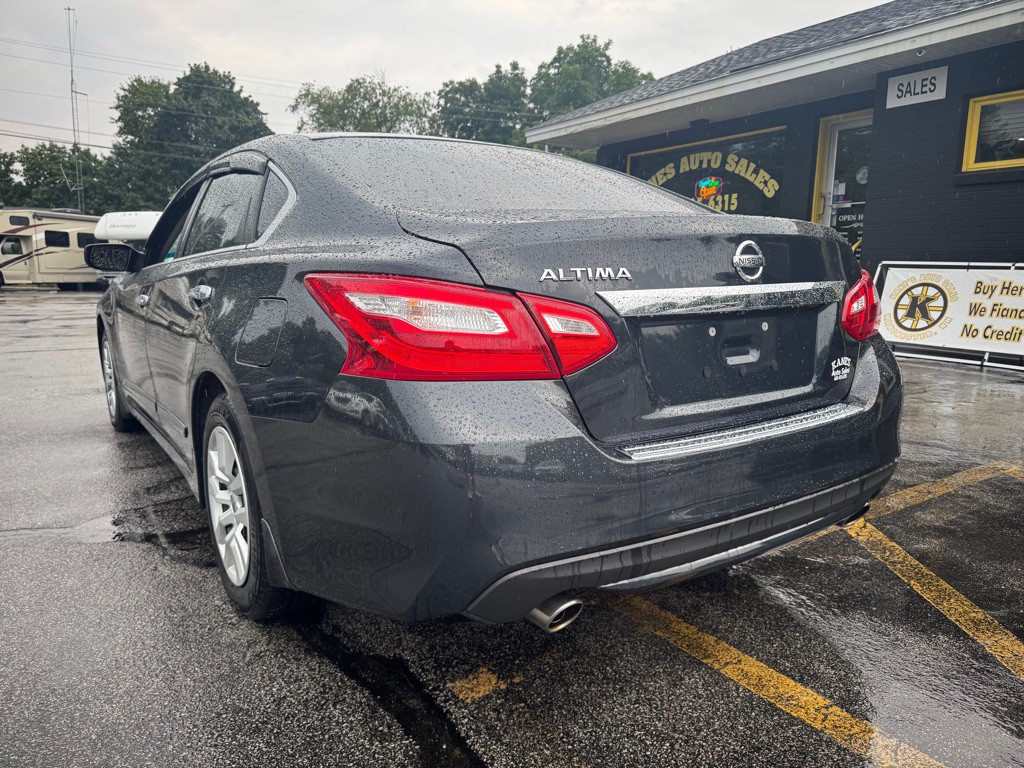 2017 Nissan Altima Image 8