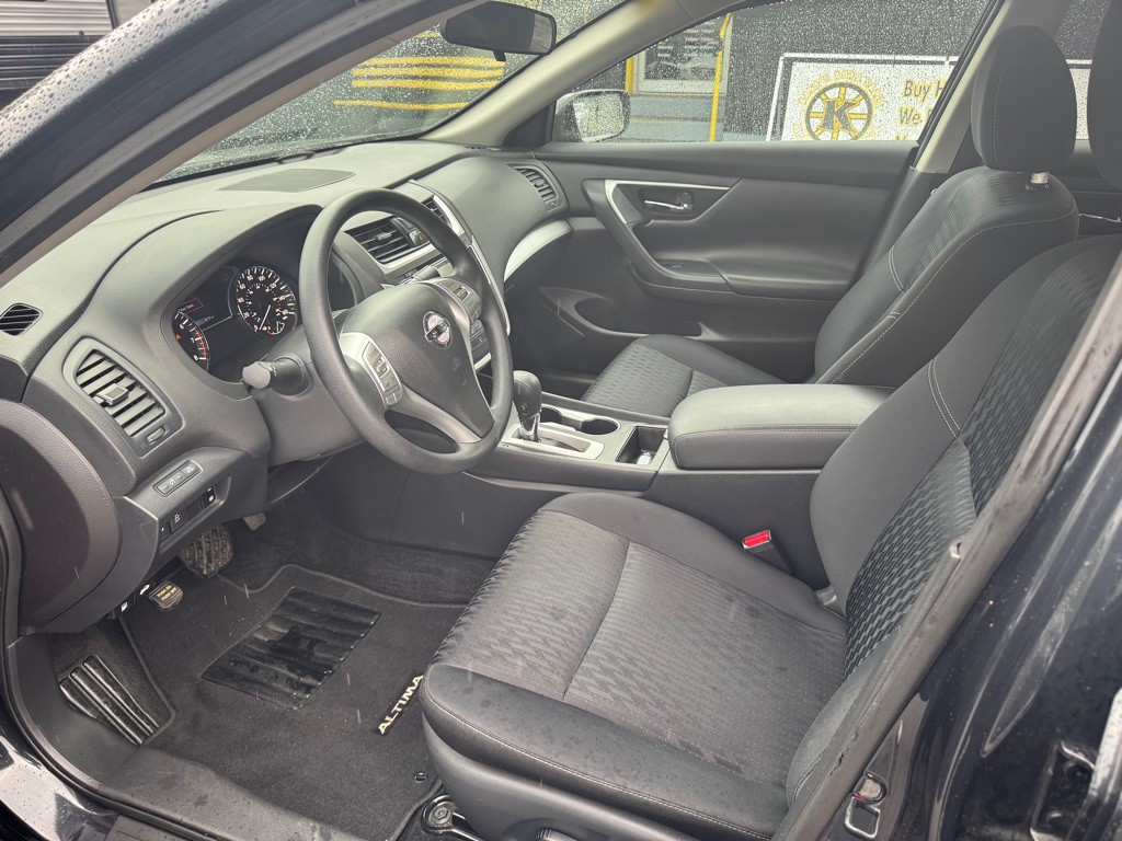 2017 Nissan Altima Image 10