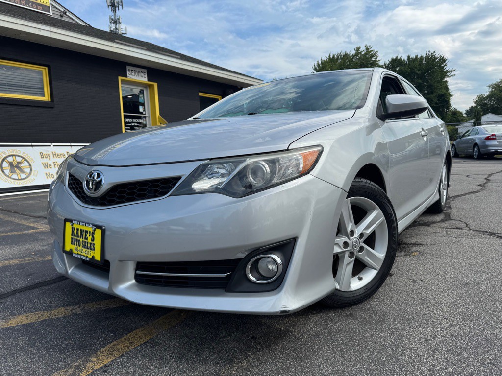 2013 Toyota Camry Image 2