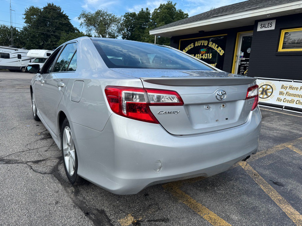 2013 Toyota Camry Image 8