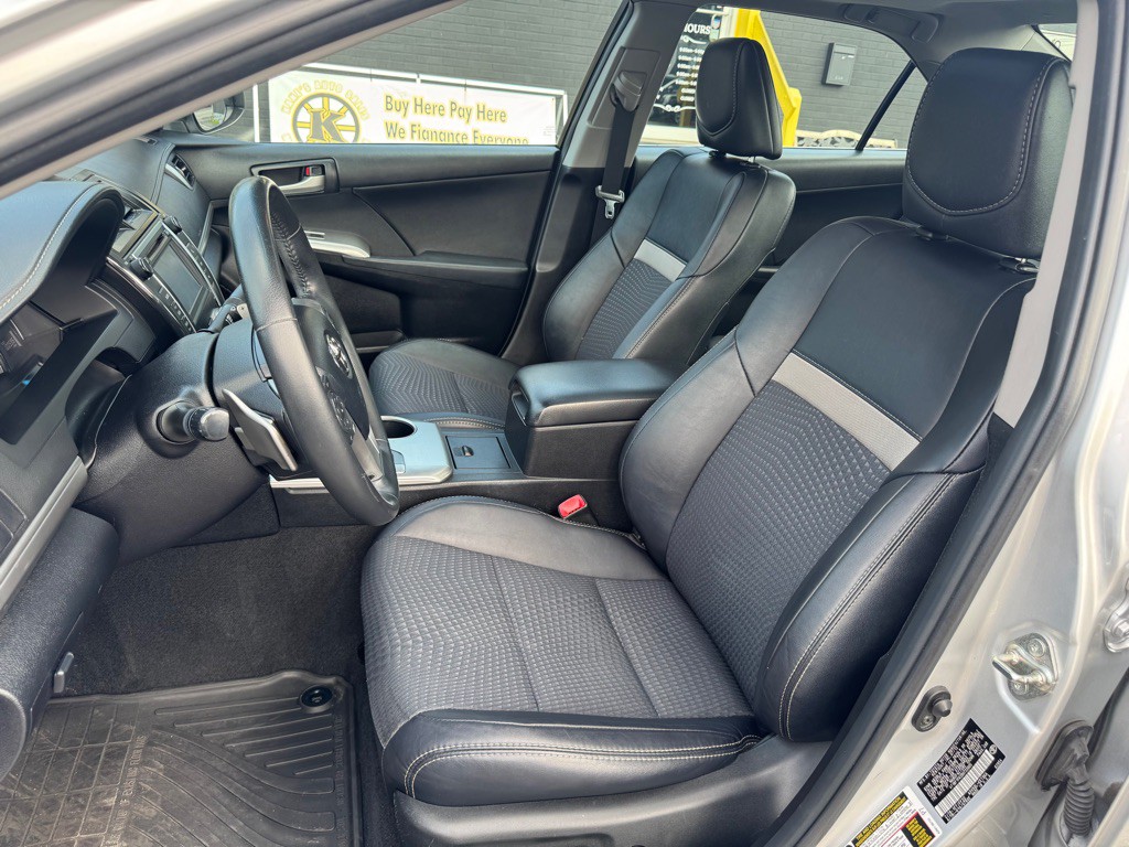 2013 Toyota Camry Image 10