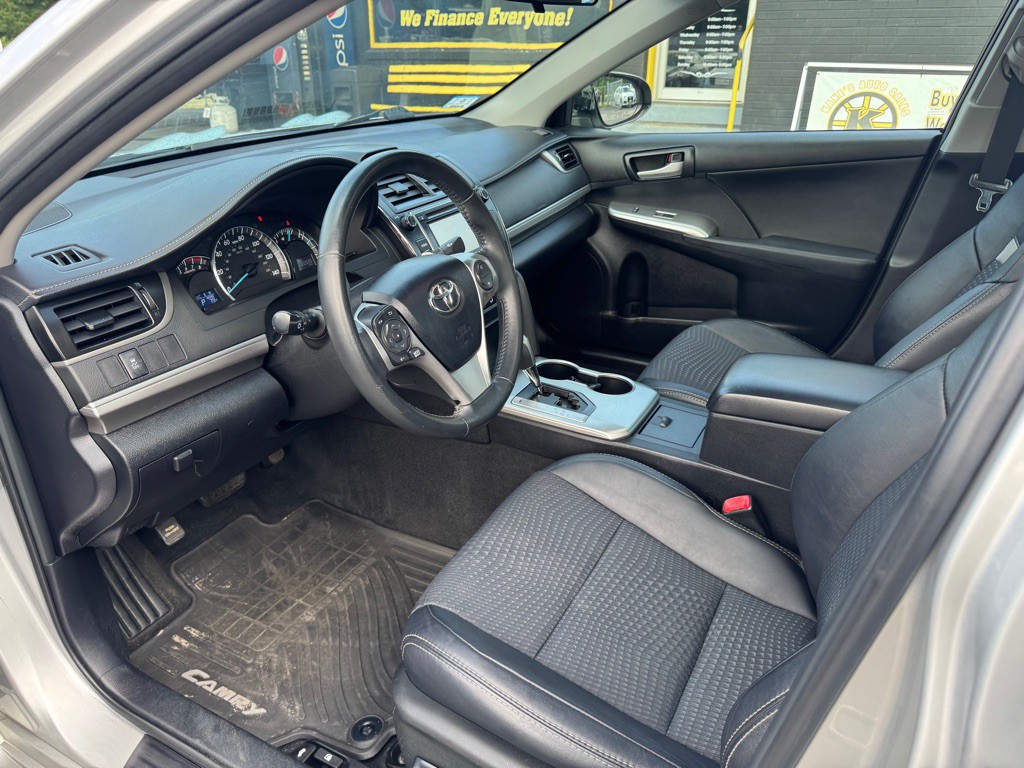 2013 Toyota Camry Image 11