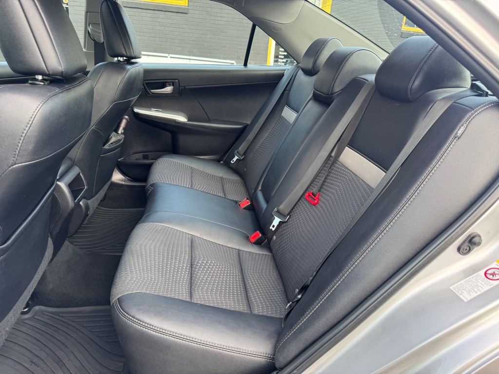 2013 Toyota Camry Image 17