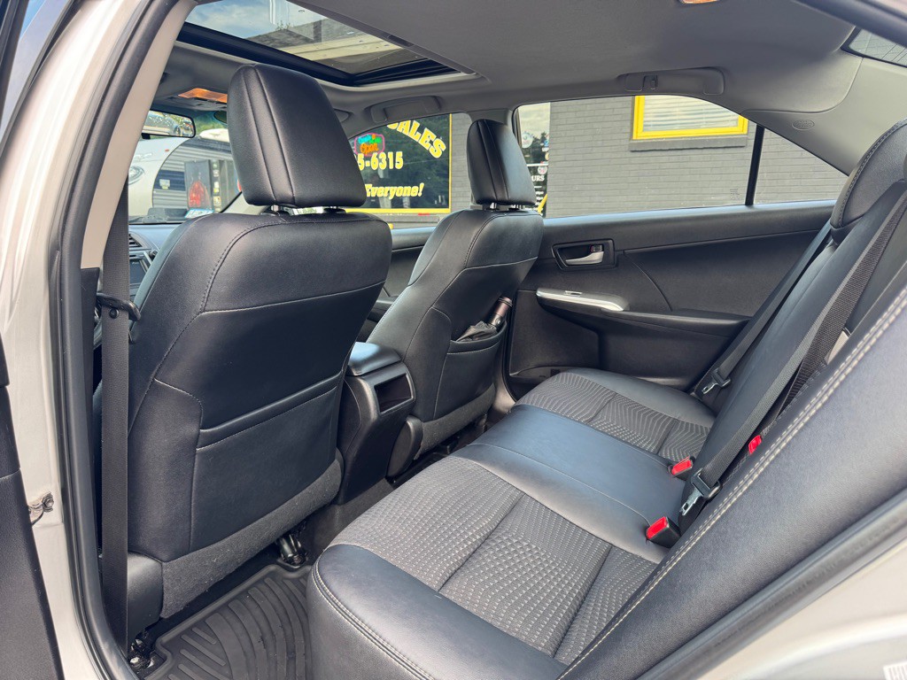 2013 Toyota Camry Image 18